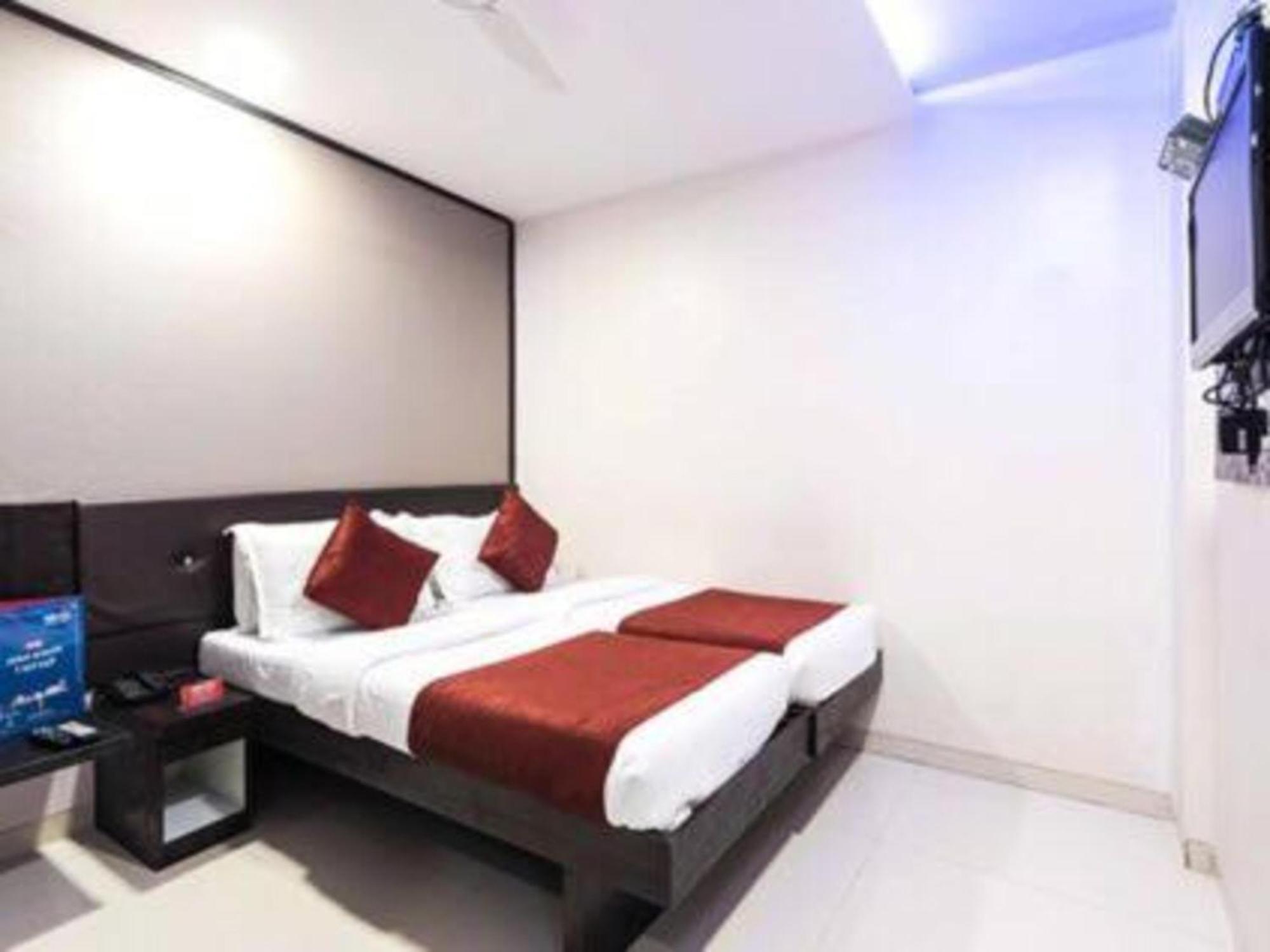 Hotel O Golden Sagar Мумбай Екстериор снимка