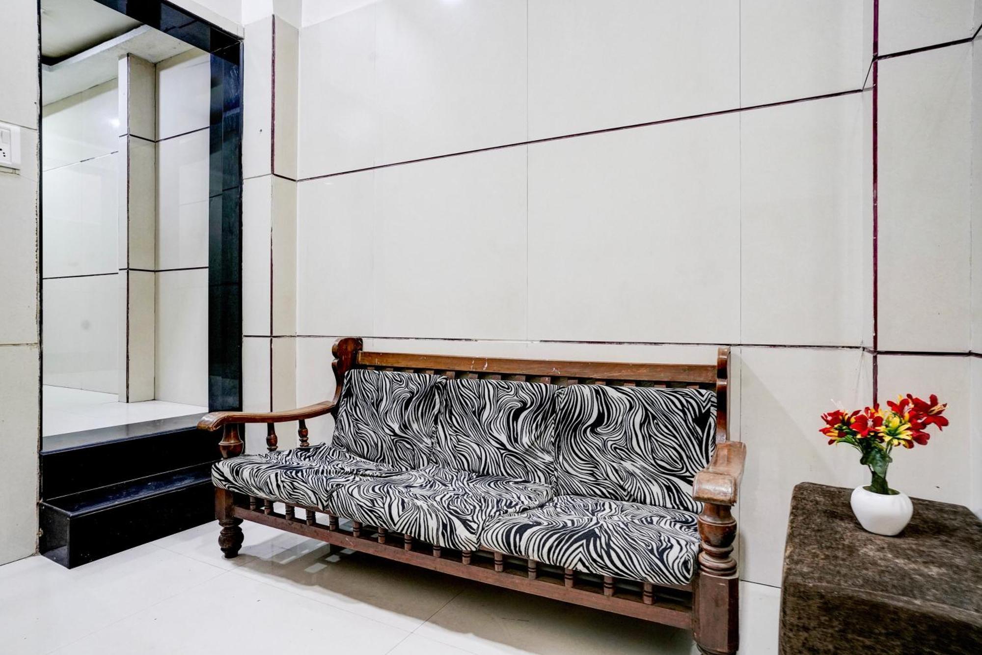 Hotel O Golden Sagar Мумбай Екстериор снимка