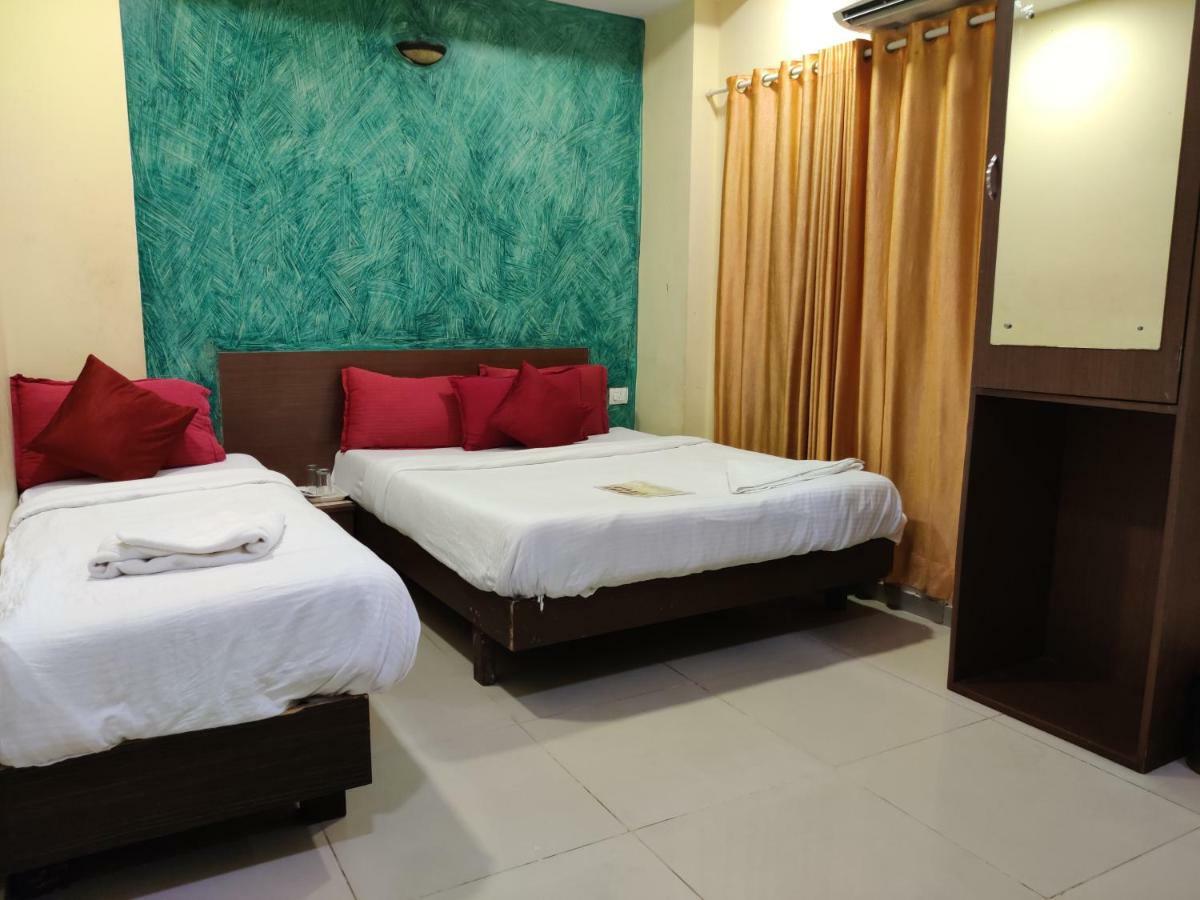 Hotel O Golden Sagar Мумбай Екстериор снимка