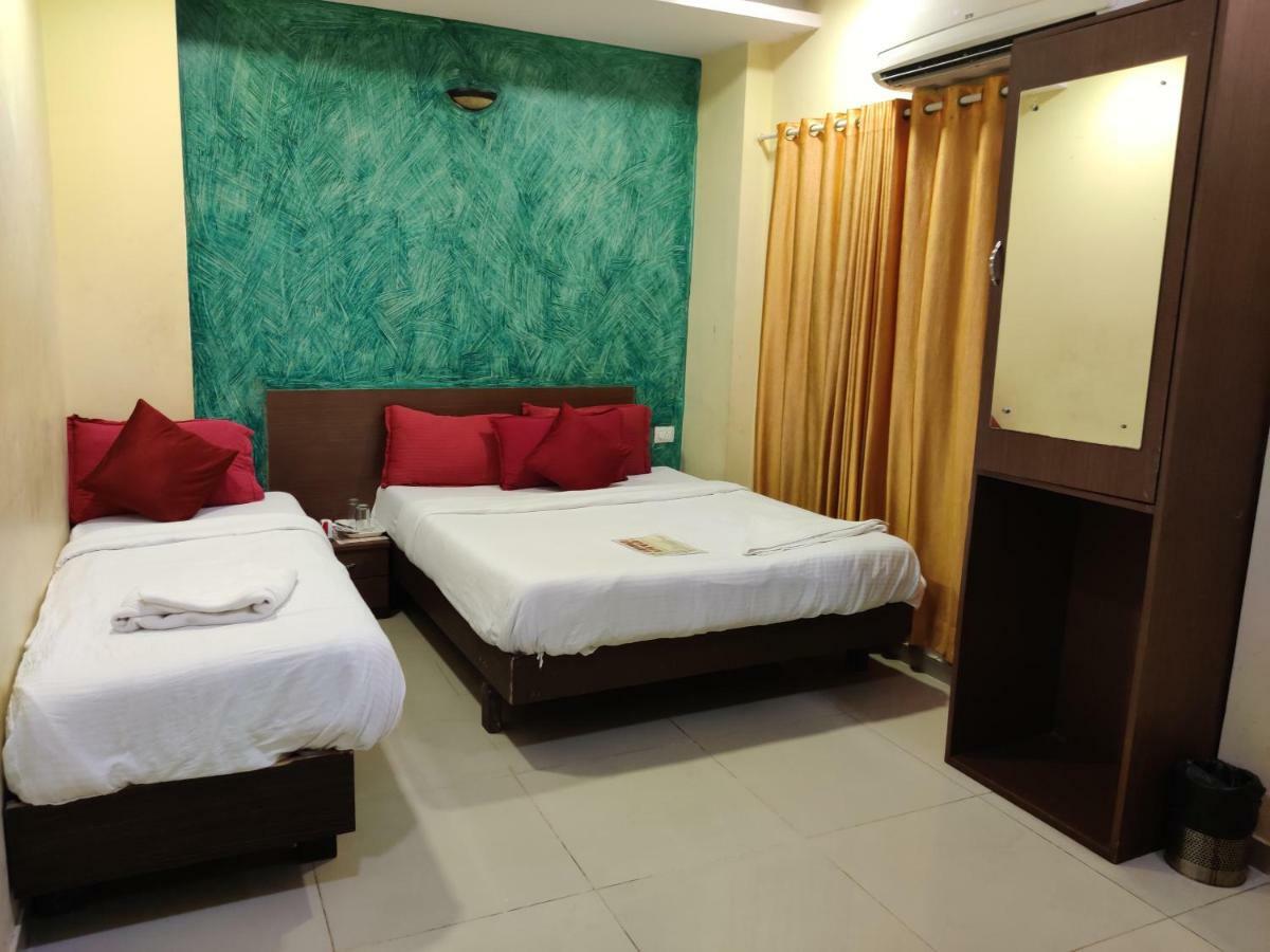 Hotel O Golden Sagar Мумбай Екстериор снимка