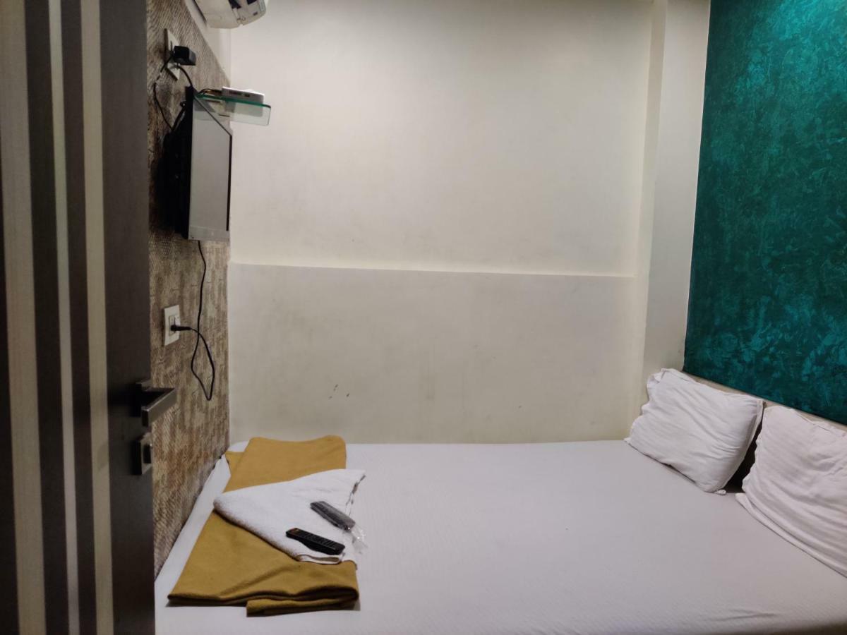 Hotel O Golden Sagar Мумбай Екстериор снимка