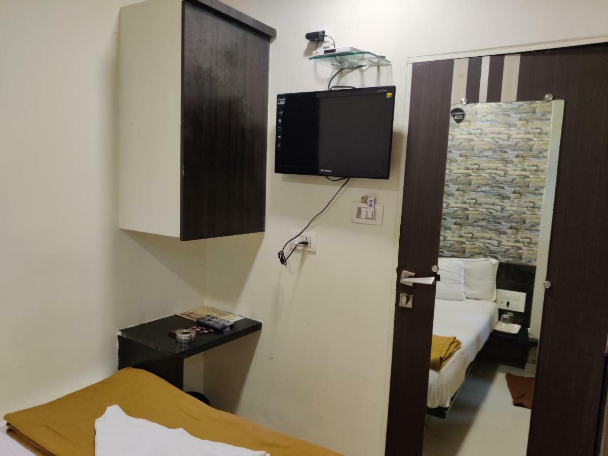 Hotel O Golden Sagar Мумбай Екстериор снимка