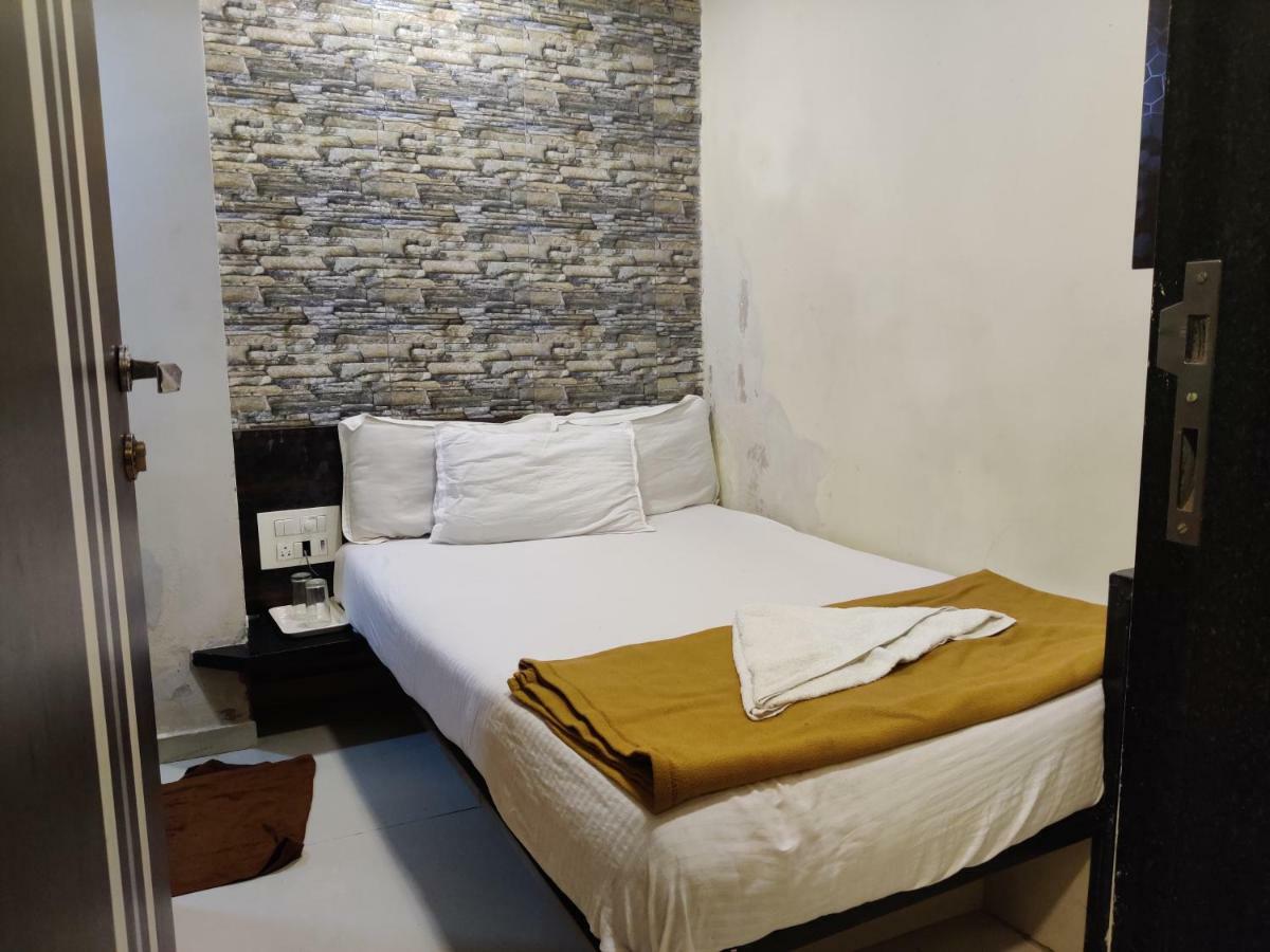 Hotel O Golden Sagar Мумбай Екстериор снимка